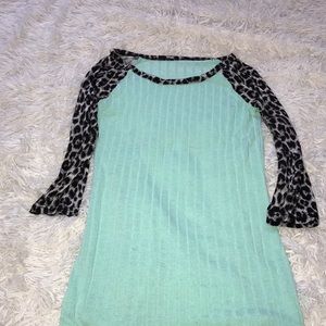 turquoise and leopard 3/4 sleeve tee